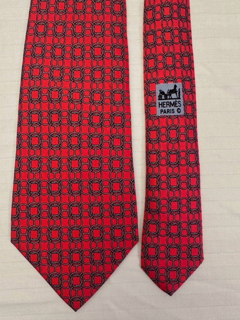 Hermès Paris Silk Tie Red Coral Geometric Chain Pattern Made in France